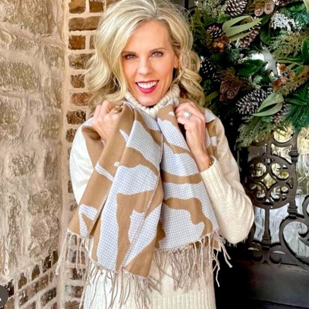 Cabi 4268 Tigress Blanket Scarf Womens One Size Winter White & Camel Soft Fringe